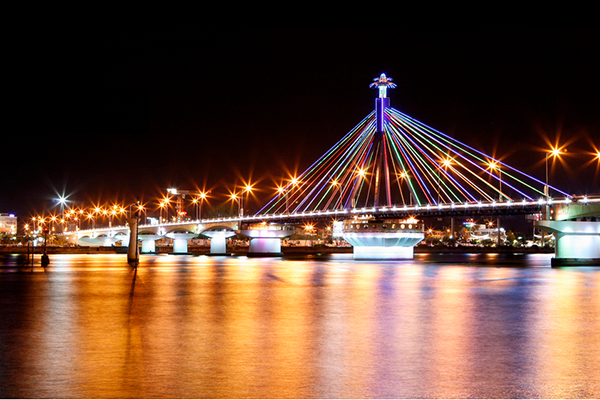 Cầu sông Hàn - biểu tượng của thành phố Đà Nẵng